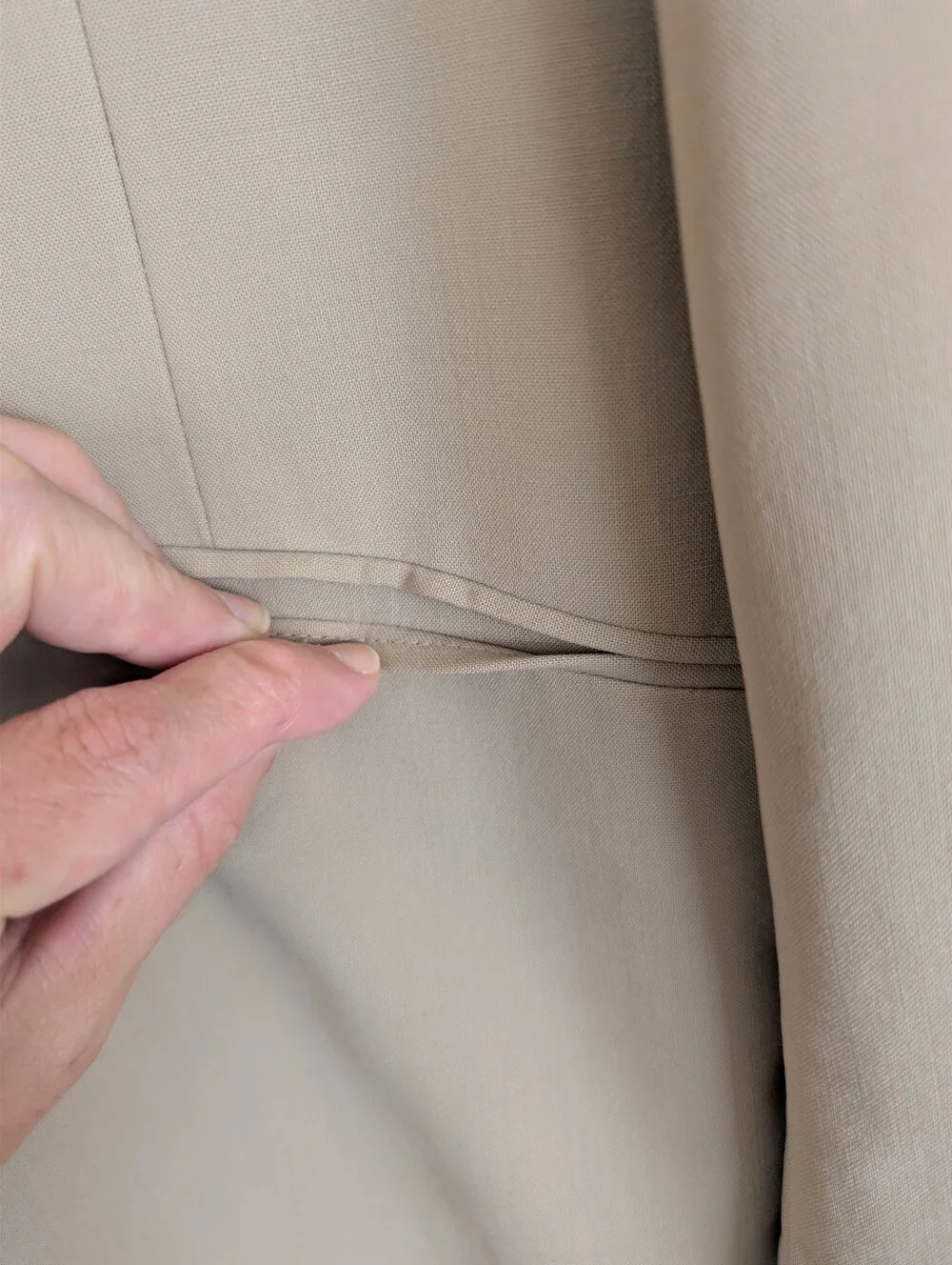 Zanella Tan Single Breasted Three Button Lightweight Blazer